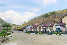 태양이 내리쬐는 여름을 푸른 자연과 함께! 문경펜션 솔수펑이펜션