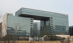 엔씨소프트 4분기 실적 곤두박질…도대체 무슨 일이