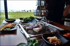 서귀포 중문 흑돼지 맛집 꺼멍목장, 바다를 품은 고기 요리의 진수