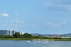 공사중지 명령에도 송전탑 건설 강행되는 소들섬 인근 우강평야