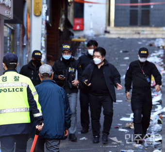 [포토] 이태원 압사사고, 30일 기준 사망자 154명...시민들 추모 행렬