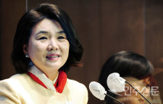 [포토] 무릎 꿇은 류여해, "반드시 총선 승리와 정권재창출 만들어내겠다"