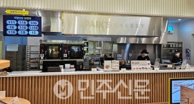 [현장에서] "빵은 왜 비쌀까"…합리적 가격 '빽다방 빵연구소' 가보니