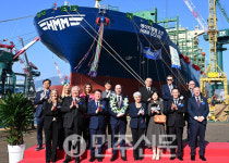 HJ중공업, 7,700TEU급 LNG DF 컨선 2척 동시 명명식