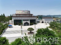 경남 함안문화예술회관, 개관 20주년 맞아 다양한 기획 프로그램으로 관객 맞이