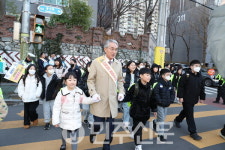 경상남도교육청, 민관 합동 등굣길 교통안전 캠페인