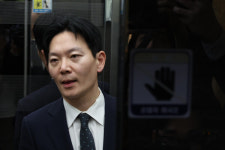법무부, 대북송금 진술 회유 의혹 박상용 검사 직무정지