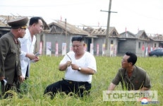김정은 민소매 차림 등장한 간 까닭은