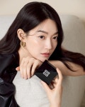 신민아 촬영장에 지방시 뷰티, 간식차 선물 