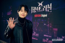 [톱포토] '더블 트러블' 인성, 반가운 손인사