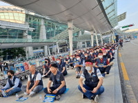 인천공항 보안검색 노동자 개별 근로 계약서 체결 강요... 노조 반발