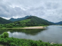 산과 강이  어우러져 아름다움 봄낸 인제 내린천