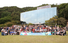 가천길재단 이길여 회장,  모교 이리여고 동문 후배들 초청 견학