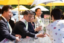송도 해돋이공원에 장미꽃 만발...인천시설공단 장밋빛 팝업가든 개최 