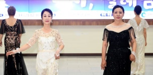 [포토] 인천시청 중앙홀 시니어 모델 패션쇼...제2인생 다시, 설레임 주제