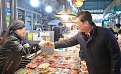 이영훈 미추홀구청장, 설 명절맞이 전통시장 방문으로 구민과 소통 나서