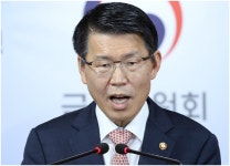 FSC Chief Moving to Tighten Regulations on Private Equity Funds