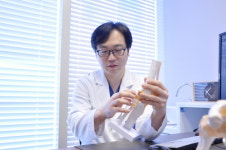 갑작스러운 인대·관절 손상 통증 겪는다면…적극적인초기 치료가 중요
