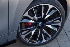 한국타이어, BMW 플래그십 전기 SUV iX 타이어 공급