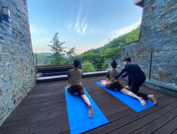 명상하고 요가하고… 숲속 리조트로 ‘언택트 가을여행’ 떠나요