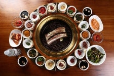 ㈜호박패밀리, 7가지 천연과일 양념과 갈대로 숙성한 ‘무지개갈비’ 선봬