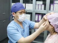 눈 성형, 자연스러운 쌍꺼풀 수술 위해서는?