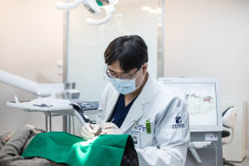 무치악 환자 위한 ‘전체 임플란트’, 시술 전 고려할 사항은?