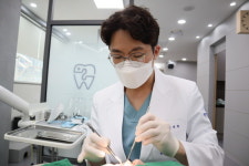 “추석 맞아 부모님 선물, 임플란트 어떨까”