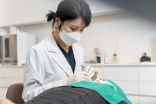 임플란트, 치아 주변 조직까지 신경 써야
