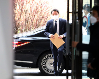 공정위, 최태원 ‘실트론 사건’ 과징금 16억원…SK, “필요 조치 강구할 것”