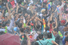 돌아온 레전드… “시원한 2022 정남진 장흥물축제 놀러오세요”