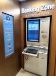 낮은 대기석·큰 글씨 ATM…우리은행 고령층 특화점포 가보니