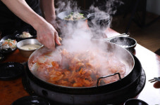동명카츠, 생활의달인 김찬원 대표와 닭갈비·닭갈비덮밥 신메뉴 개발 협약