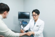 재발 가능성 높은 손목통증… 계속 시큰하다면? “정밀 진단·초기치료 중요”