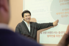 [혁신·강소 기업을 가다] ‘아이앤나’ 이경재 대표 “저출산으로 시장 규모 줄었지만, 새로운 기회 찾았죠”