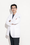 틀니 불편함 해소하는 전악 임플란트, 정밀한 치과 진단 필수