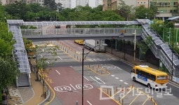 용인 구성동, 육교에 비가림 차양 설치 마쳐