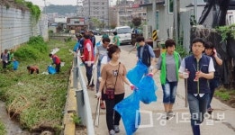 동두천 생연1동 사회단체 회원들 구슬땀