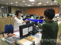 군포시 수리동,  1000원으로 태극기 보급