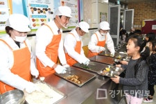 김상호 하남시장, 하남천현초교 학교급식 배식