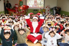 박승원 광명시장, 철산누리어린이집 산타 되어