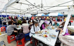 어르신 300여명 삼계탕 대접  백마융합교류회, 인천 부평구 청천2동서 주관