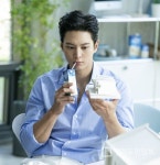 주원, 물오른 잘생김 뽐낸 광고 비하인드컷...귀여움까지 장착?