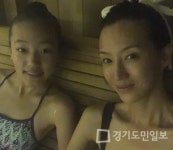 김민, 무결점 민낯 자랑하며 딸과 사우나 데이트 미모는 모전여전?
