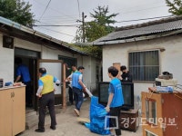 포천시 선단동 맞춤형복지팀-대진대 등  취약가구 주거환경 개선 나서