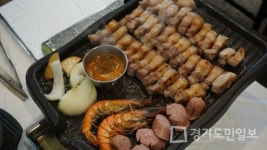 제주도핫플레이스로 소문난 함덕 그때그집, 맛있게 초벌구이한 흑돼지구이는 물론 가성비 높은 흑돼지김치찌개까지