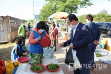 안성시의회 신원주 의장, 직거래장터 새벽시장 방문