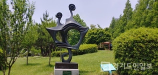 갤러리아백화점 수원점과 25년 함께한 조형물