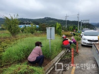 인천 강화군 송해면 한국여성농업인회 화단·인도변 제초작업 실시