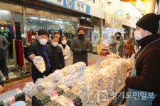 한대희 군포시장,  설 명절 산본시장 상인들 격려